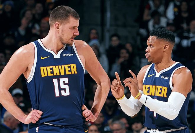 NBA 季后赛分区半决赛激战，尼克斯逆转绿军、掘金负雷霆格局变动