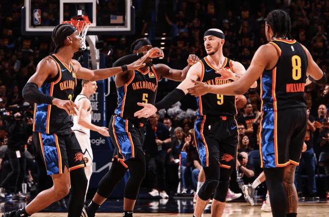 NBA 季后赛激战正酣，本赛季各单项奖揭晓，MVP 悬念几何？