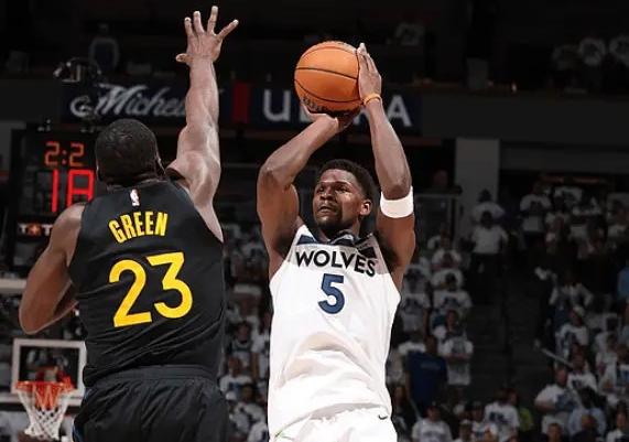 今年NBA季后赛观赏性提升，多队交锋激烈且裁判尺度宽松