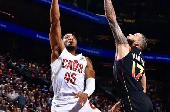 今年NBA季后赛观赏性提升，多队交锋激烈且裁判尺度宽松