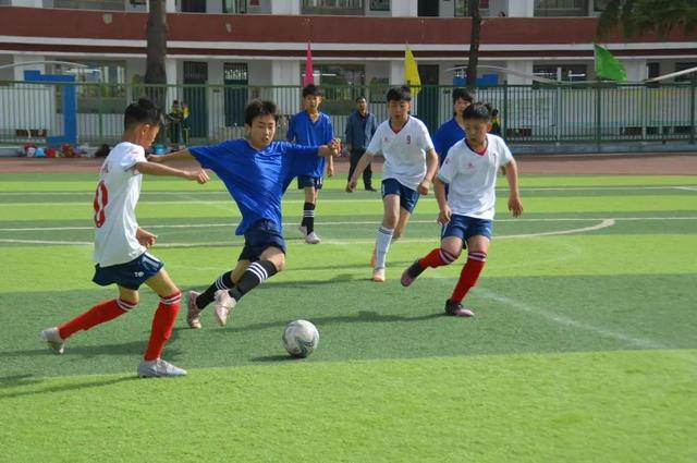 5月7日合阳县城关小学绿茵场 2025 年中小学生足球赛启幕