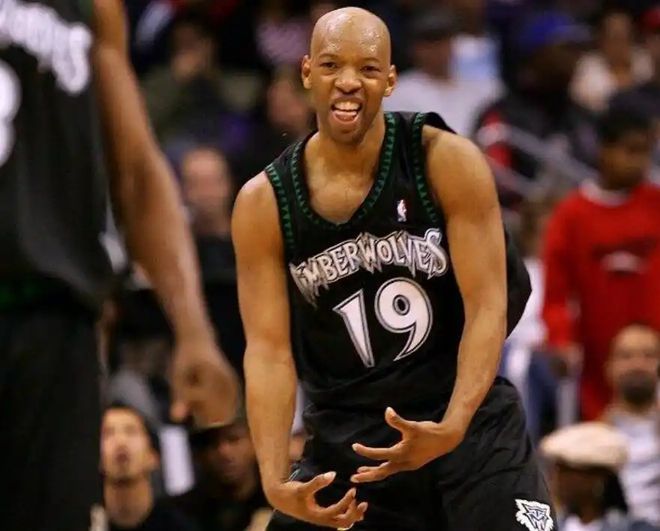 NBA东部半决赛G2：哈利伯顿绝杀后跳禁舞，联盟双标引争议