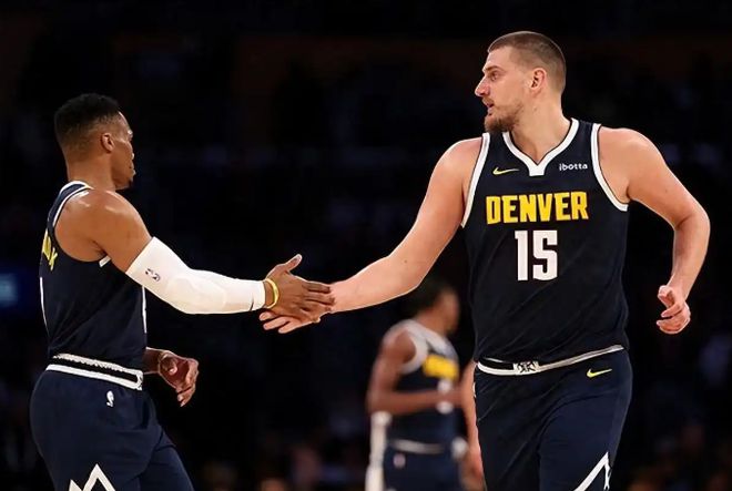 5月10日NBA西部半决赛掘金主场迎雷霆，比赛进程激烈胶着