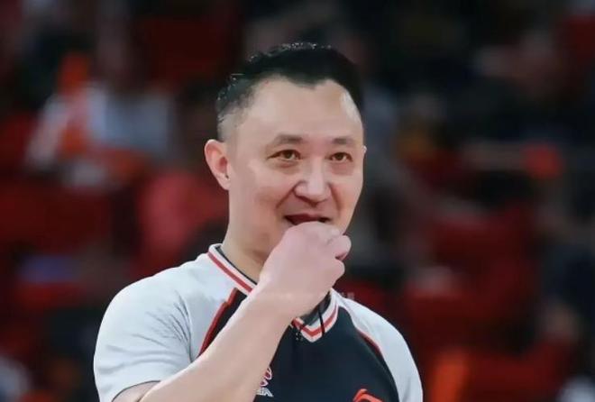 CBA 总决赛 G2 战引争议，北京男篮女记者深夜炮轰广厦主场
