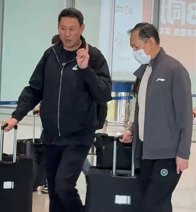 打完G2比赛全队回北京备战G3，翟晓川热度高，李楠许利民畅聊