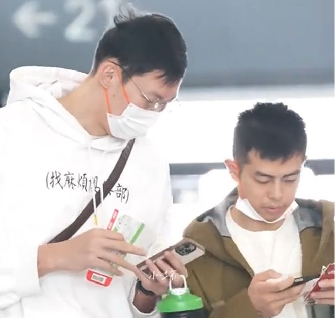 打完G2比赛全队回北京备战G3，翟晓川热度高，李楠许利民畅聊