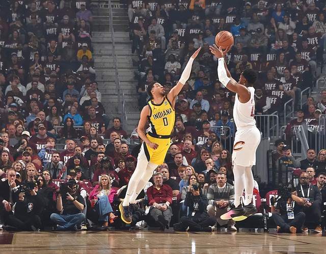 NBA 季后赛东部对决：骑士扳比分，客场球队 5 连胜成焦点