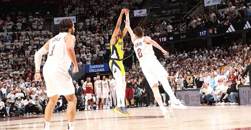NBA 季后赛中期，头号种子俄城雷霆与克利夫兰骑士 1-2 落后前景堪忧