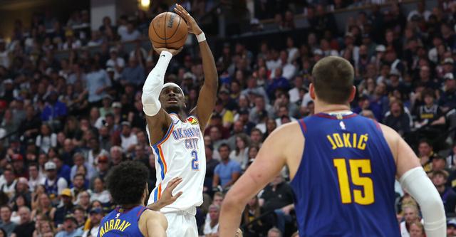 NBA 季后赛中期，头号种子俄城雷霆与克利夫兰骑士 1-2 落后前景堪忧