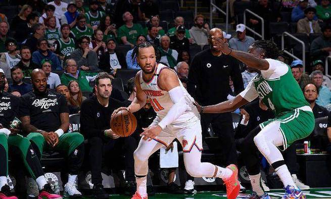 NBA 季后赛：凯尔特人狂胜尼克斯，尼克斯 20 分大逆转美梦破灭