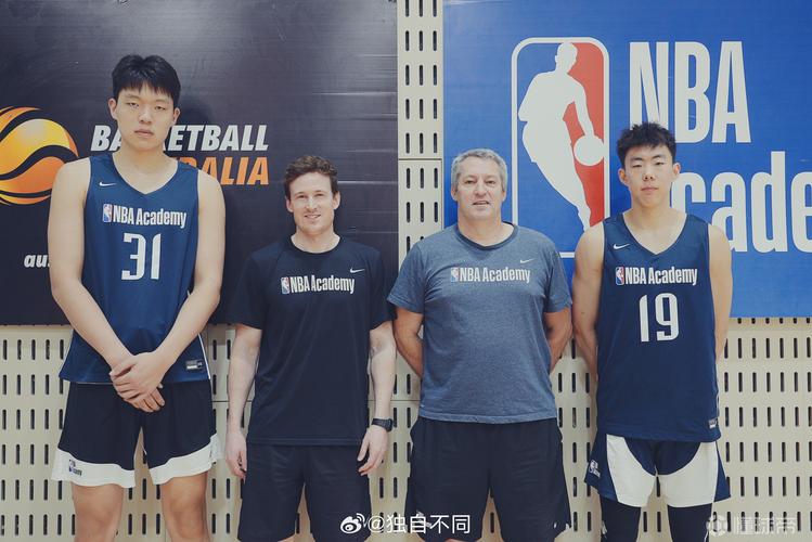 5 月 11 日杨瀚森与美方老板富保罗会面比试投篮引热议