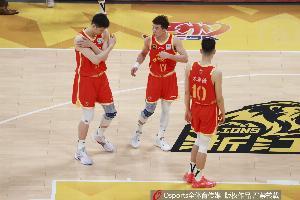 CBA总决赛广厦队主场击败北京队迎队史首胜，1:1比分悬念丛生