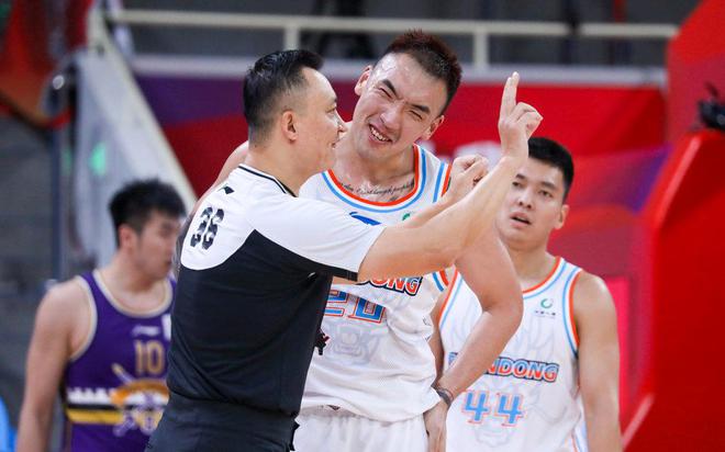 CBA季后赛山东男篮出局内幕：高诗岩点名批评陶汉林战术问题