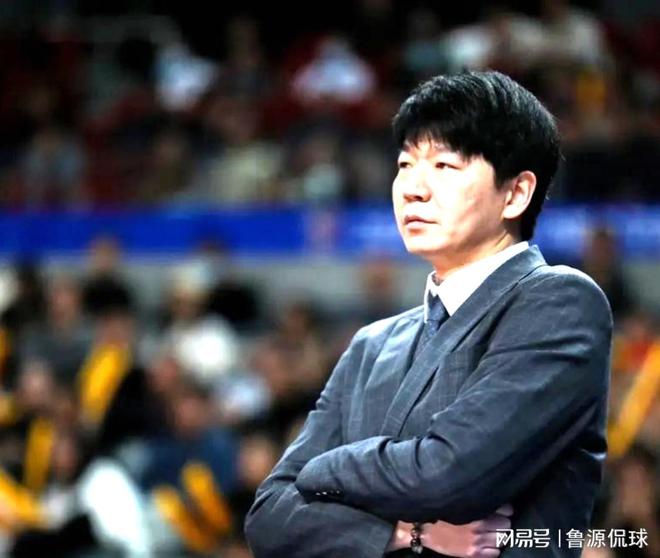 山东男篮内讧曝光：高诗岩公开质疑陶汉林执行战术能力，球队更衣室矛盾引热议