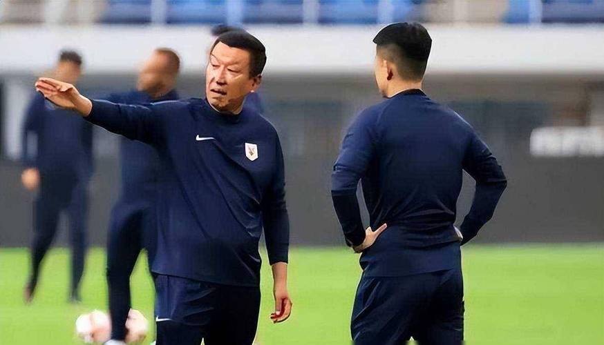 山东泰山强强对话9连败，崔康熙战术问题成争冠绊脚石
