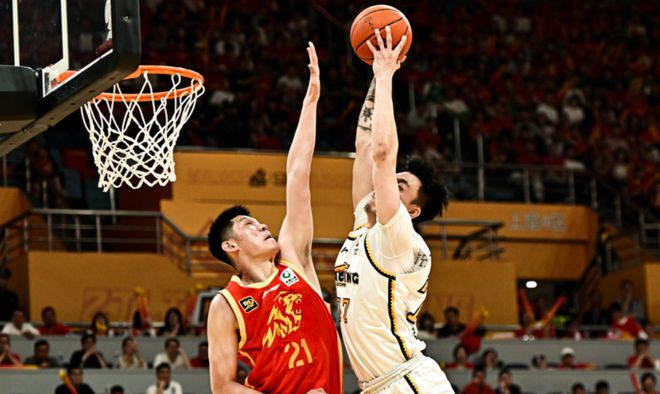 辽宁男篮半决赛首战惨败浙江广厦，总比分0比1落后，攻防两端全面被压制