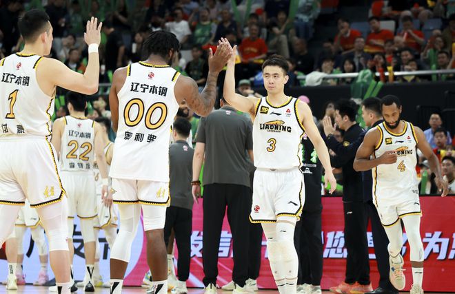 辽宁男篮半决赛首战惨败浙江广厦，总比分0比1落后，攻防两端全面被压制