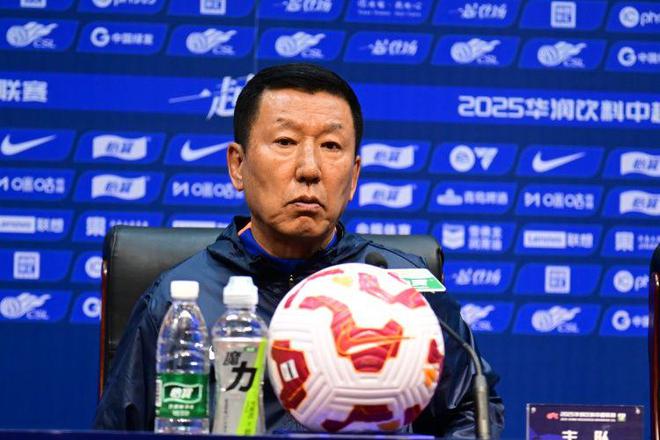 山东泰山0-1上海申花遭遇2连败 崔康熙赛后炮轰裁判判罚不公