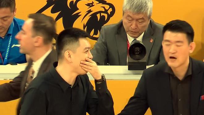 辽篮CBA半决赛首战溃败原因分析：杨鸣主动担责战术应变不足