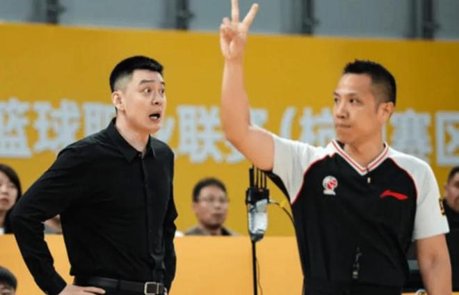 辽宁男篮19分惨败广厦，欧洲裁判霍罗佐夫获9.8分高分好评