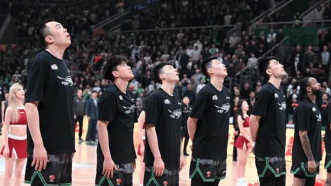 4月27日CBA季后赛辽宁队遭广厦痛击，贺天举评论引争议遭辽媒怒怼