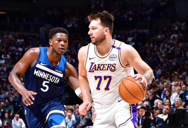 NBA季后赛湖人VS森林狼G4激战，紫金军团客场力争扳平比分